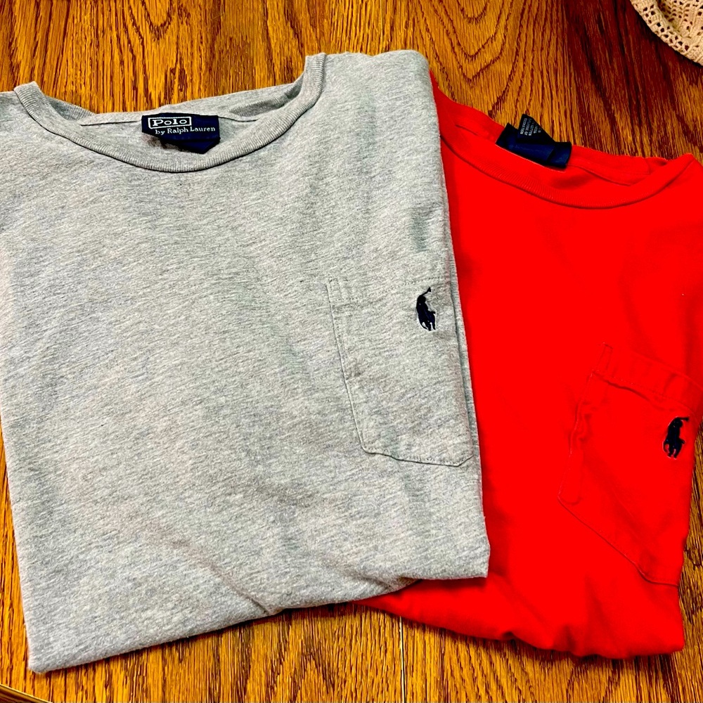 2 Men’s Polo Ralph Lauren Grey and Red Pocket T-Shirts Small Pre-Owned.